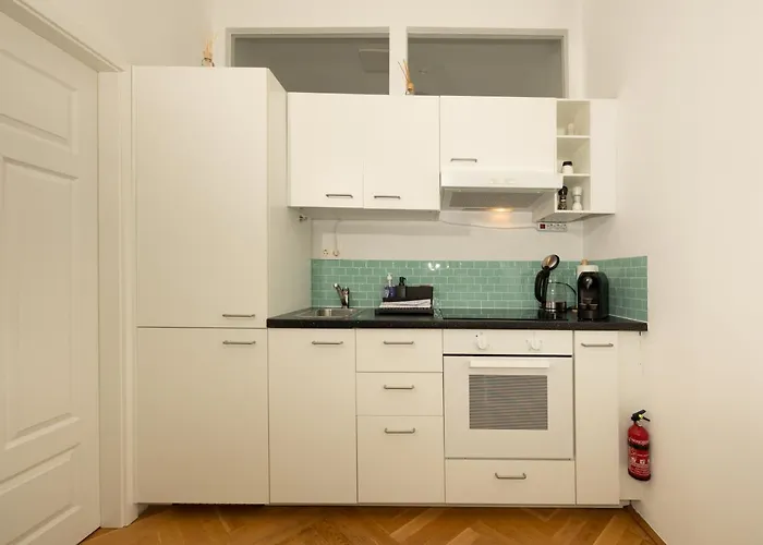 Sunny 1br With Terrace Near Schoenbrunn Appartement